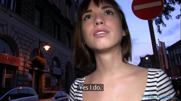 Подцепил в городе милашку и развел её на трах